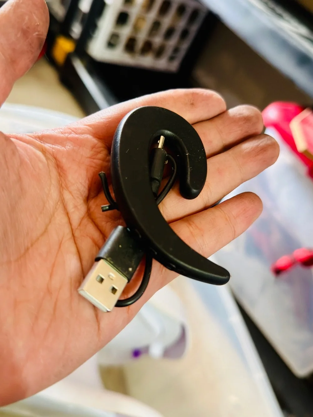 Wireless Bluetooth Earpiece with USB Charging Cable - Black